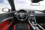 Jaguar xe bord 02