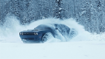 Dodge Challenger GT 2017 versus zăpadă