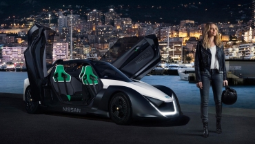 Margot Robbie la o cursă prin Monte Carlo la volanul unui Nissan electric