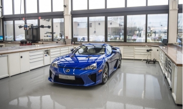 Cum arată un service pentru supercar-uri