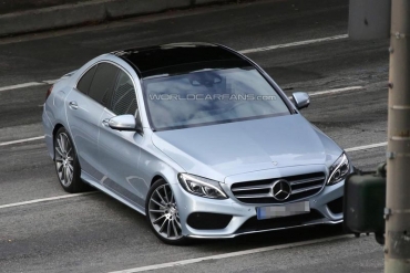 Noul C-Class, spionat fără camuflaj