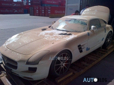 Mercedes SLS AMG distrus de apa oceanului