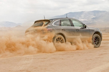 Porsche Macan, pe dunele din Dubai