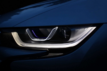 BMW i8, prima maşină de serie din lume cu faruri laser