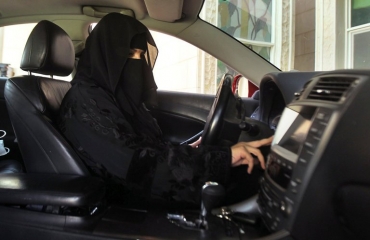 Noul Decret Regal emis de Arabia Saudită permite femeilor să șofeze!