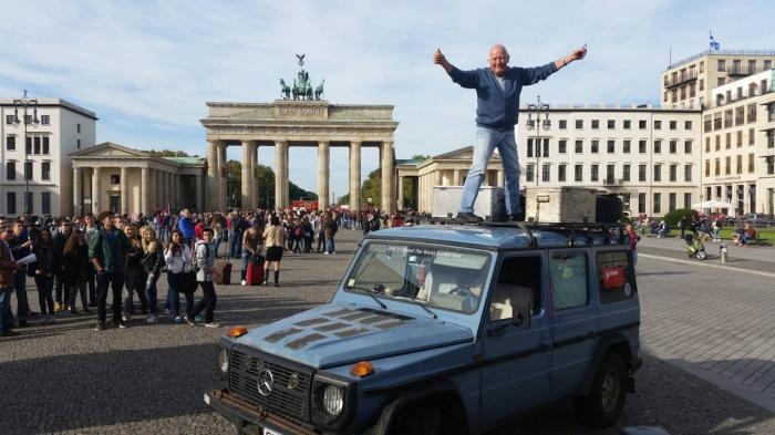 Turneu mondial de aproape 26 ani in 215 de țări cu un Mercedes-Benz G-Class