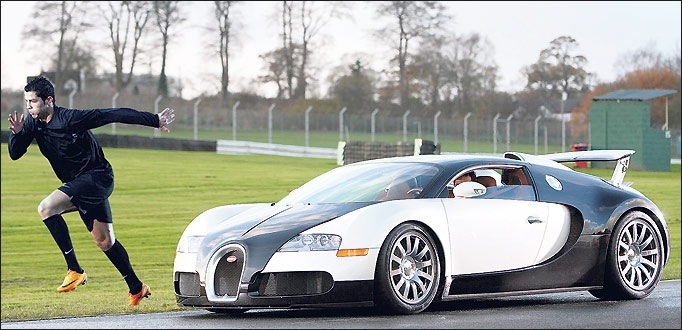 Nume: Ronaldo, profesie: fotbalist, pasiune: automobile