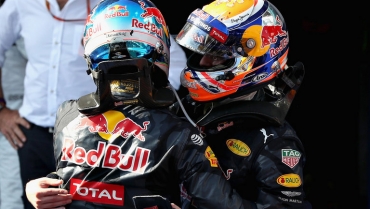 Dublă Red Bull în Malaysia. Șansele la titlu ale lui Hamilton sunt în aer după explozia motorului