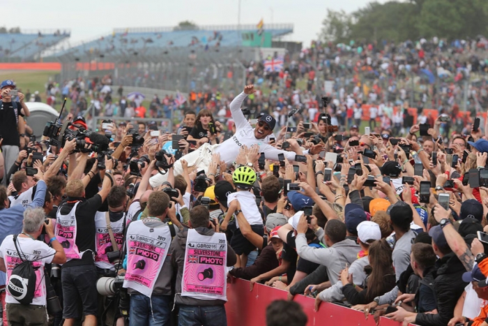 Lord of the Silverstone! Hamilton câștigă în Marea Britanie după un final de coșmar pentru Ferrari!