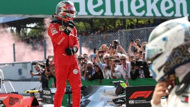 Sclipitorul Leclerc rezistă în fața piloților Mercedes pentru a pune capăt secetei de victorie pentru Ferrari la Monza
