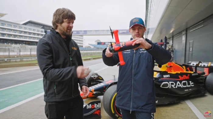 VIDEO: mașină F1 vs cea mai rapidă dronă