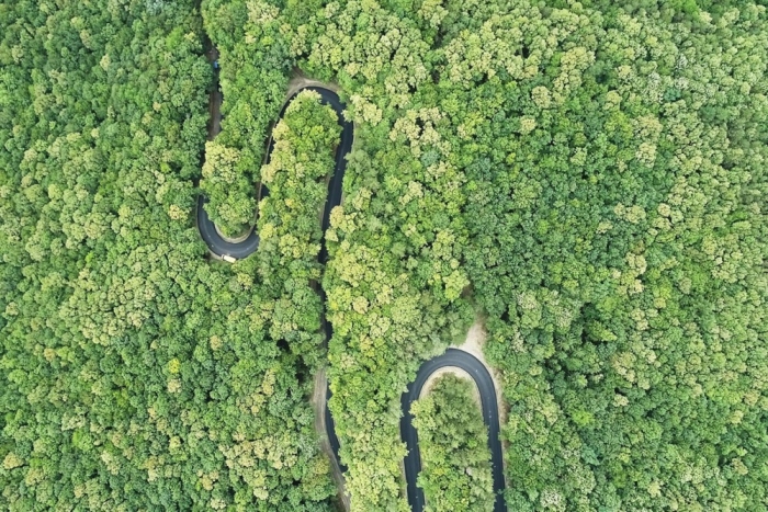 Reabilitarea unui drum spectaculos aproape de finalizare