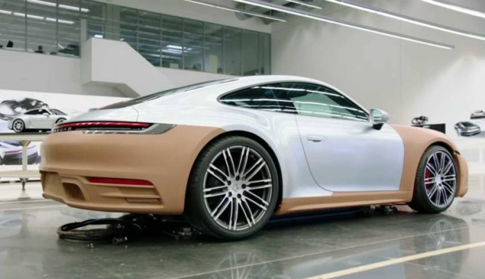 Noua generație 911, îmbinarea unui design vintage cu dotari high-tech în 90 de minute