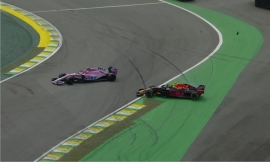 Hamilton câștigă în Brazilia după ce Verstappen a fost lovit când se afla la conducere