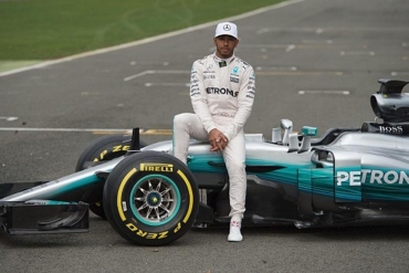 Hamilton laudă noua mașină Mercedes pentru sezonul 2017 al Formulei 1
