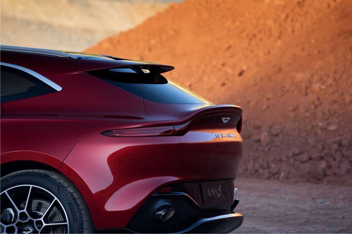 Aston Martin DBX spate
