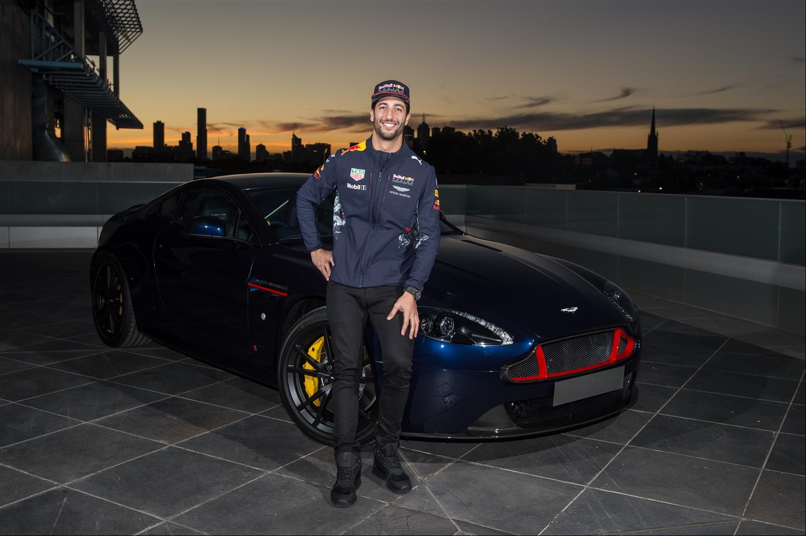 Red Bull Racing - Daniel Ricciardo, V8 Vantage S Red Bull Racing Edition