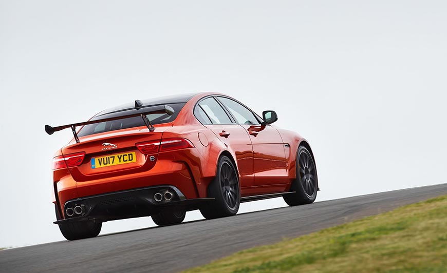 Jaguar prezintă cea mai puternică mașină de stradă de până acum - 2018 XE SV Project 8