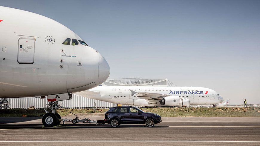 Record mondial pentru Porsche Cayenne :: VIDEO