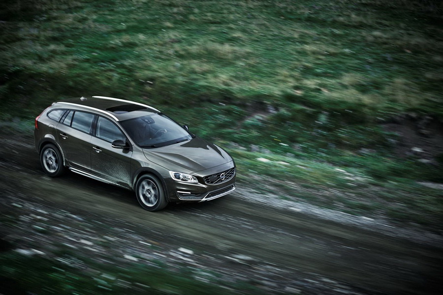 Volvo a prezentat versiunea Cross Country a lui V60