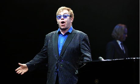 Un Ferrari Daytona deținut anterior de Sir Elton John va fi scos la licitație
