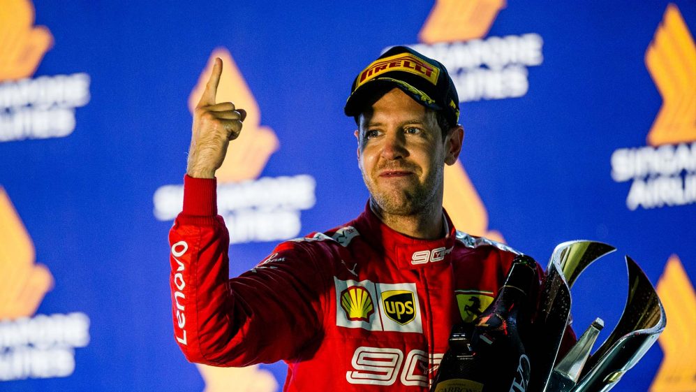 Vettel câștigă oportunist în Singapore și pune capăt perioadei fără victorie!