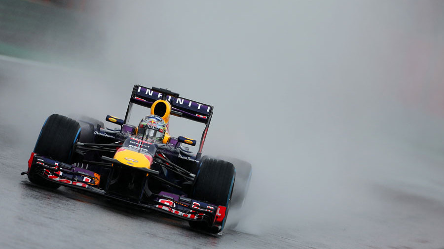 Vettel, imbatabil şi pe ploaia torenţială din Brazilia