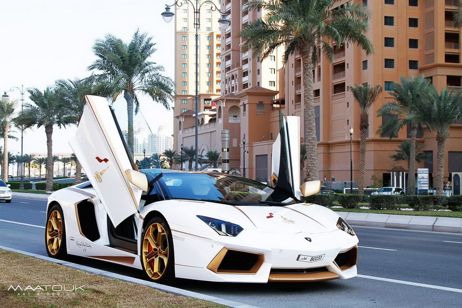 Aventador „îmbrăcat” în aur, extravaganță extremă