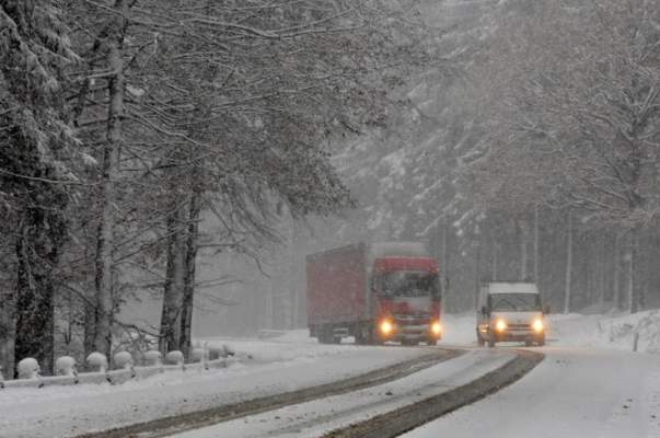 Drumuri închise din cauza condiţiilor meteo nefavorabile