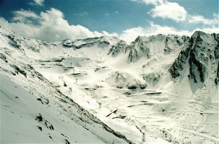 Circulaţia rutiera a fost închisă pe Transfăgărăşan